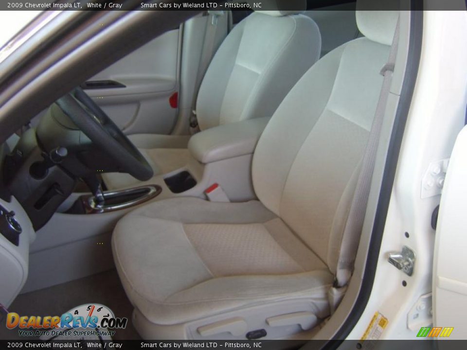 2009 Chevrolet Impala LT White / Gray Photo #12