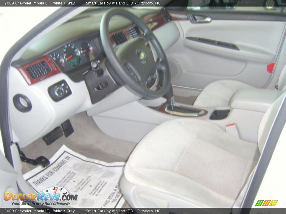 2009 Chevrolet Impala LT White / Gray Photo #13