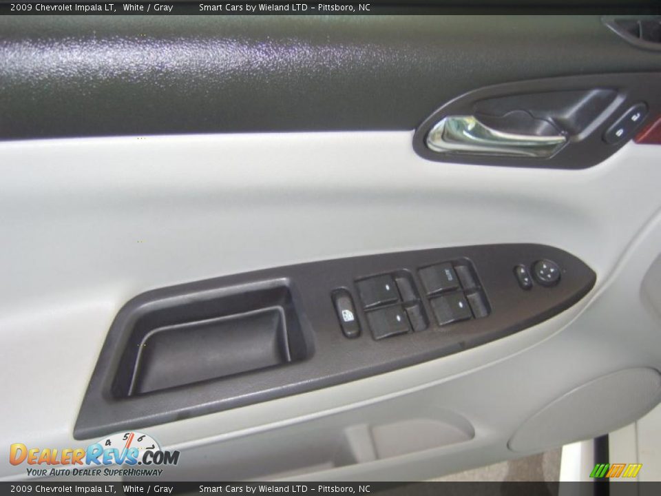2009 Chevrolet Impala LT White / Gray Photo #14