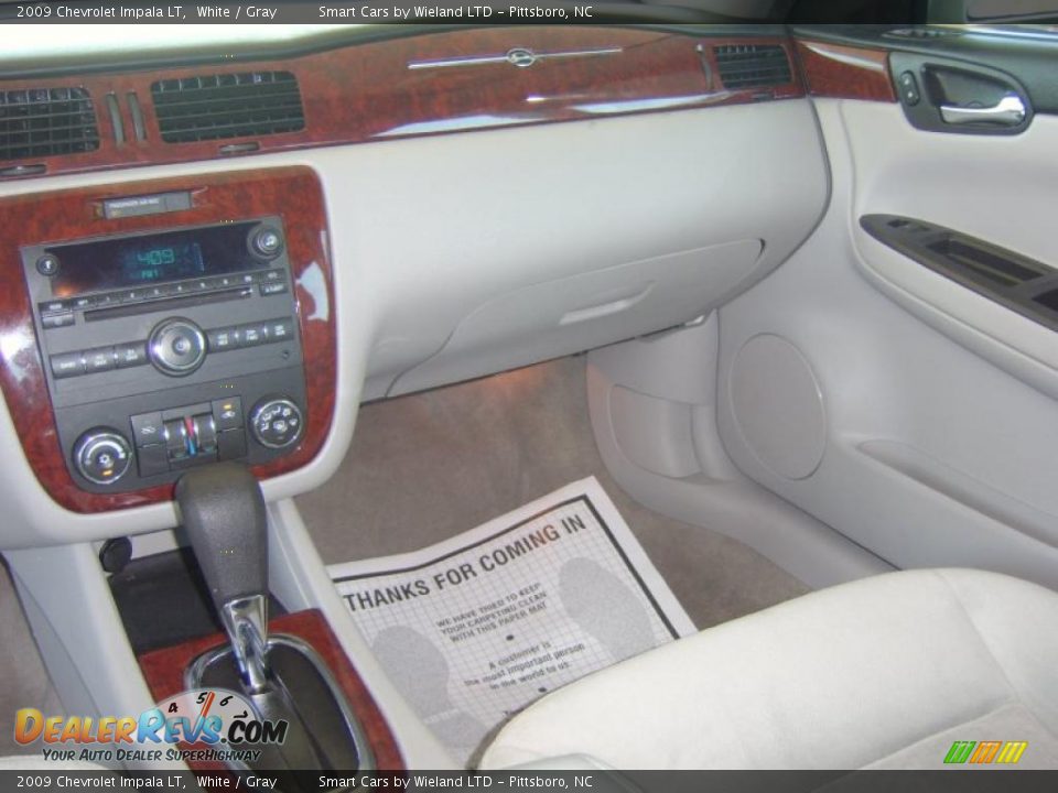 2009 Chevrolet Impala LT White / Gray Photo #15