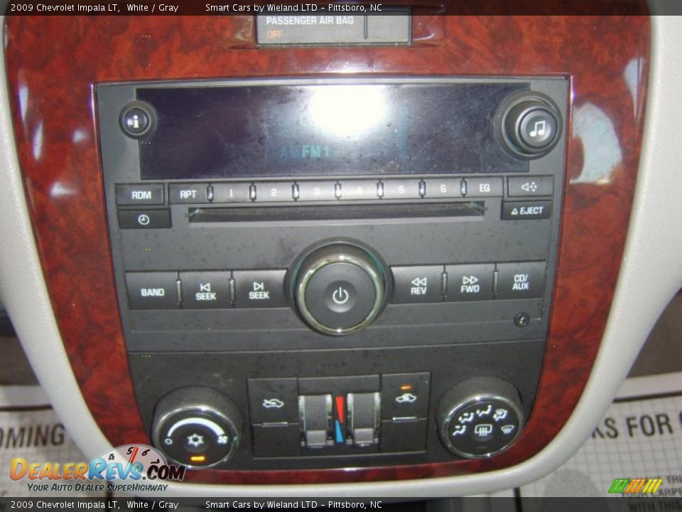 2009 Chevrolet Impala LT White / Gray Photo #16