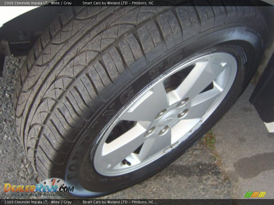 2009 Chevrolet Impala LT White / Gray Photo #19