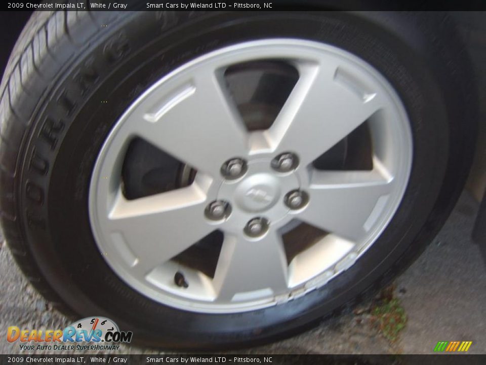 2009 Chevrolet Impala LT White / Gray Photo #20