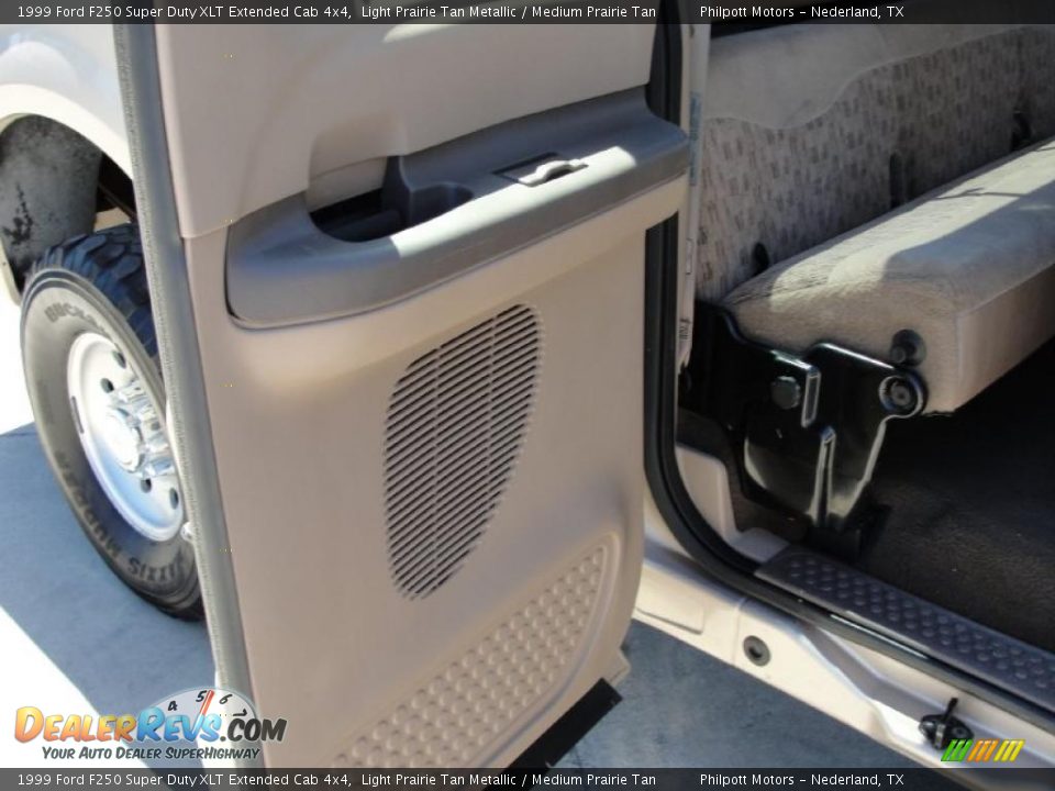 1999 Ford F250 Super Duty XLT Extended Cab 4x4 Light Prairie Tan Metallic / Medium Prairie Tan Photo #32