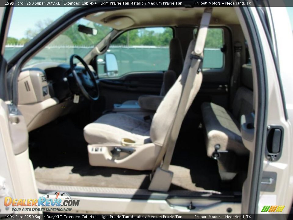1999 Ford F250 Super Duty XLT Extended Cab 4x4 Light Prairie Tan Metallic / Medium Prairie Tan Photo #33