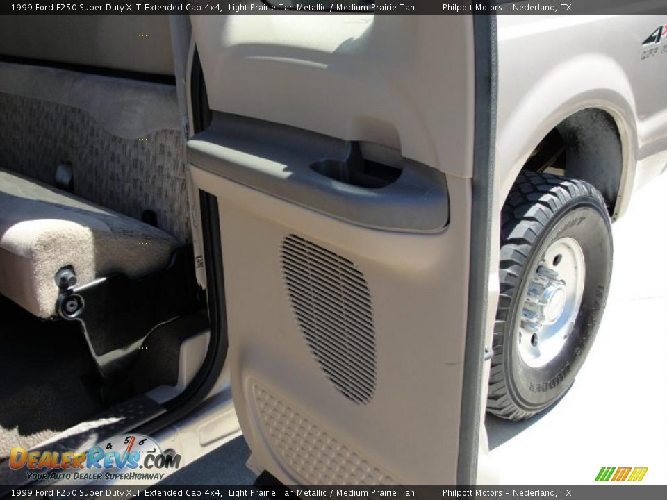1999 Ford F250 Super Duty XLT Extended Cab 4x4 Light Prairie Tan Metallic / Medium Prairie Tan Photo #34