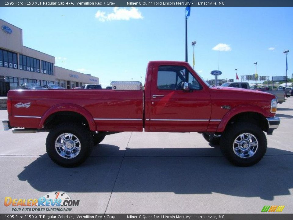 1995 Ford F150 XLT Regular Cab 4x4 Vermillion Red / Gray Photo #2