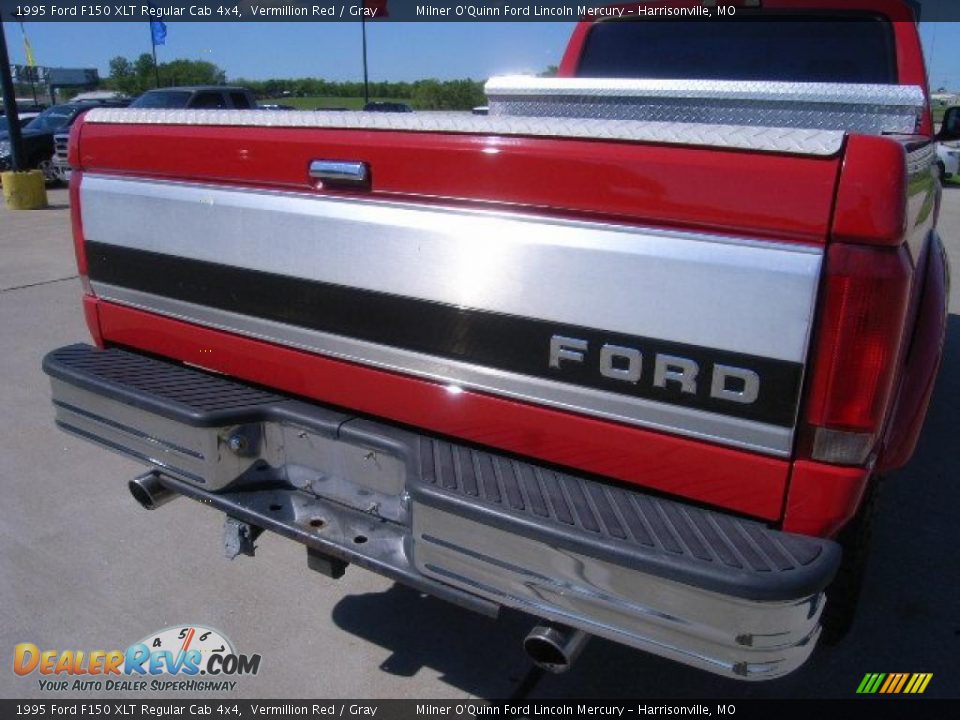 1995 Ford F150 XLT Regular Cab 4x4 Vermillion Red / Gray Photo #17