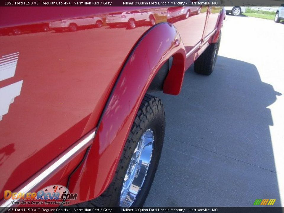 1995 Ford F150 XLT Regular Cab 4x4 Vermillion Red / Gray Photo #18