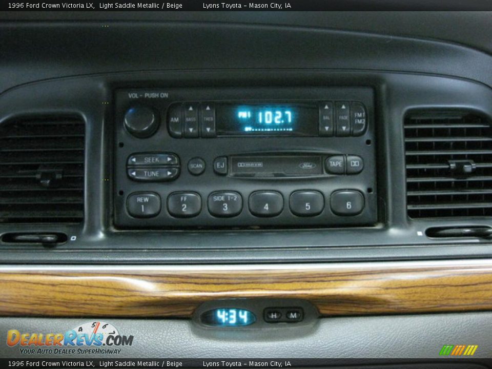 1996 Ford Crown Victoria LX Light Saddle Metallic / Beige Photo #3