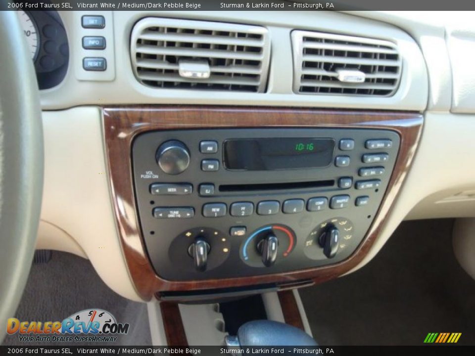 2006 Ford Taurus SEL Vibrant White / Medium/Dark Pebble Beige Photo #9