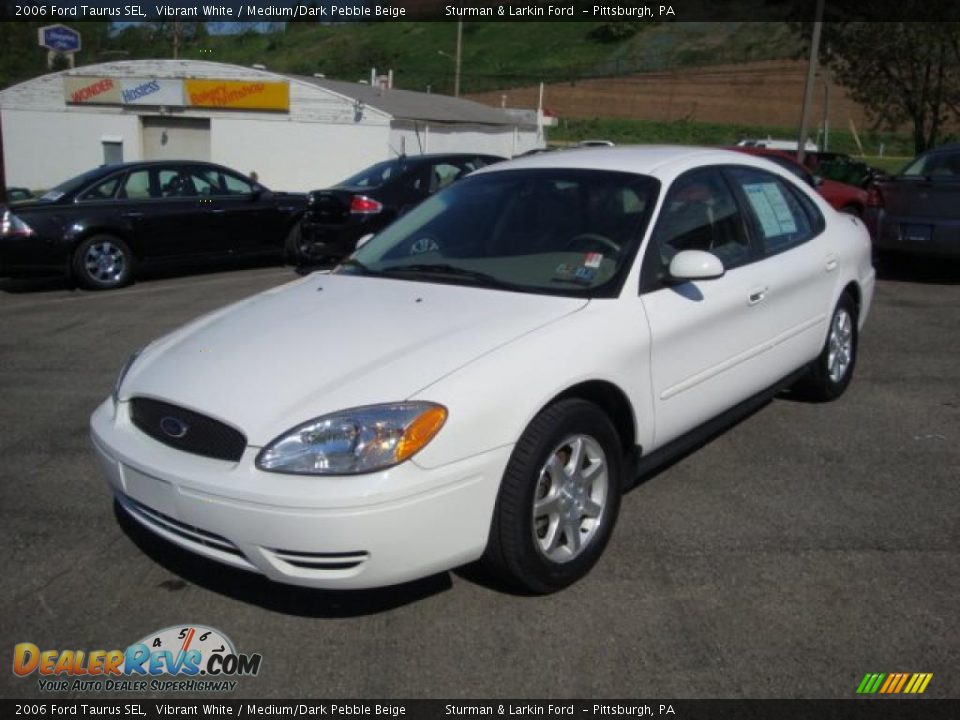 2006 Ford Taurus SEL Vibrant White / Medium/Dark Pebble Beige Photo #10