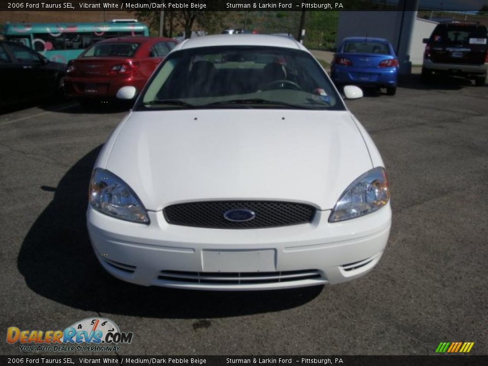 2006 Ford Taurus SEL Vibrant White / Medium/Dark Pebble Beige Photo #11