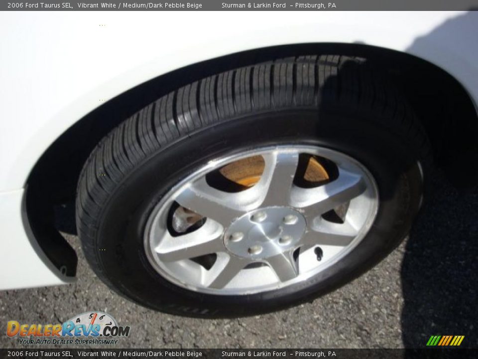 2006 Ford Taurus SEL Vibrant White / Medium/Dark Pebble Beige Photo #12