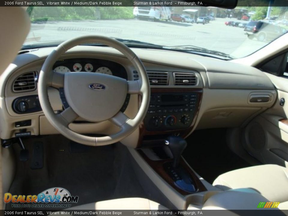 2006 Ford Taurus SEL Vibrant White / Medium/Dark Pebble Beige Photo #13