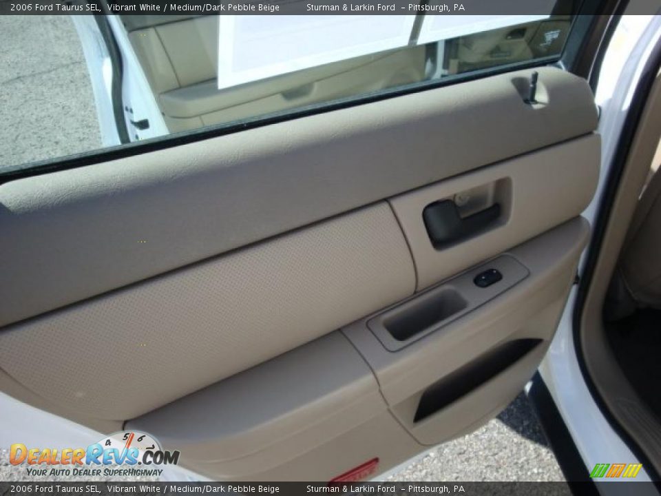 2006 Ford Taurus SEL Vibrant White / Medium/Dark Pebble Beige Photo #14