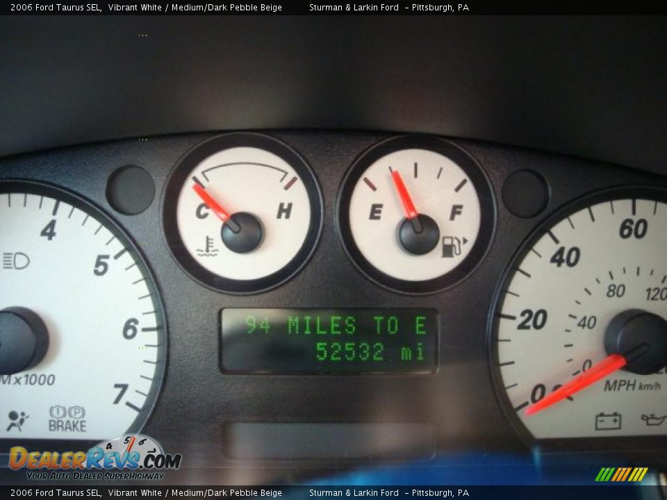 2006 Ford Taurus SEL Vibrant White / Medium/Dark Pebble Beige Photo #20