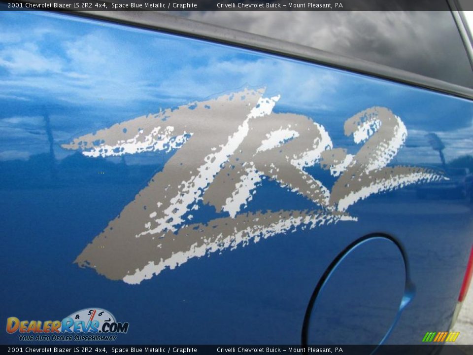 2001 Chevrolet Blazer LS ZR2 4x4 Space Blue Metallic / Graphite Photo #10