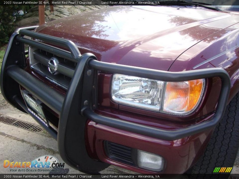 2003 Nissan Pathfinder SE 4x4 Merlot Red Pearl / Charcoal Photo #2