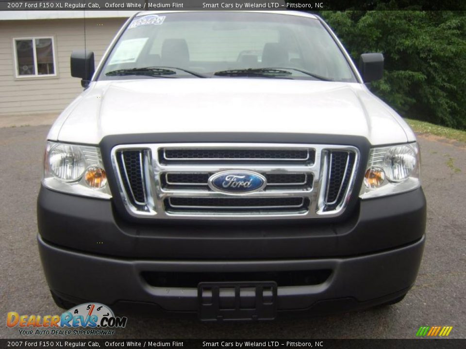 2007 Ford F150 XL Regular Cab Oxford White / Medium Flint Photo #2