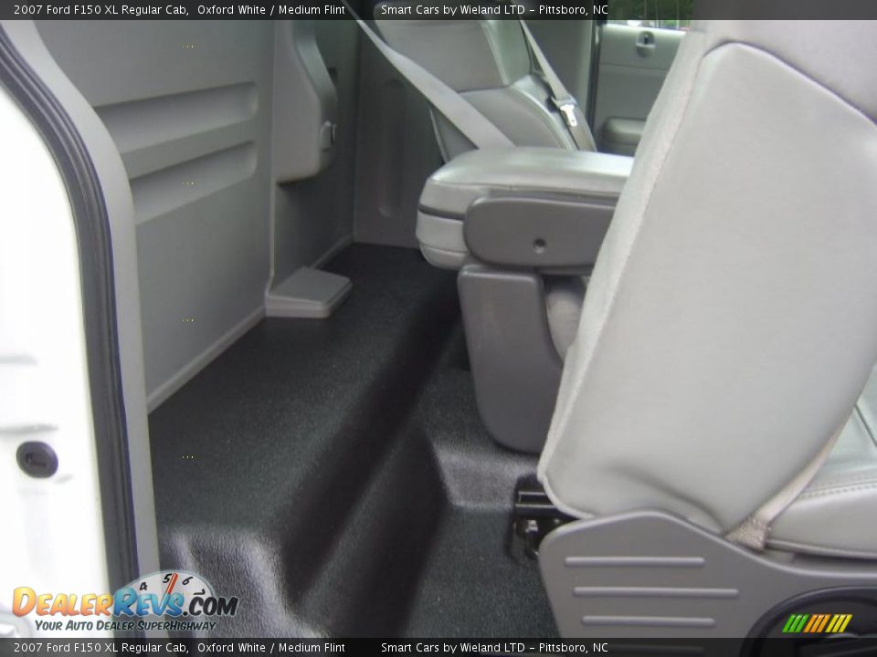 2007 Ford F150 XL Regular Cab Oxford White / Medium Flint Photo #11