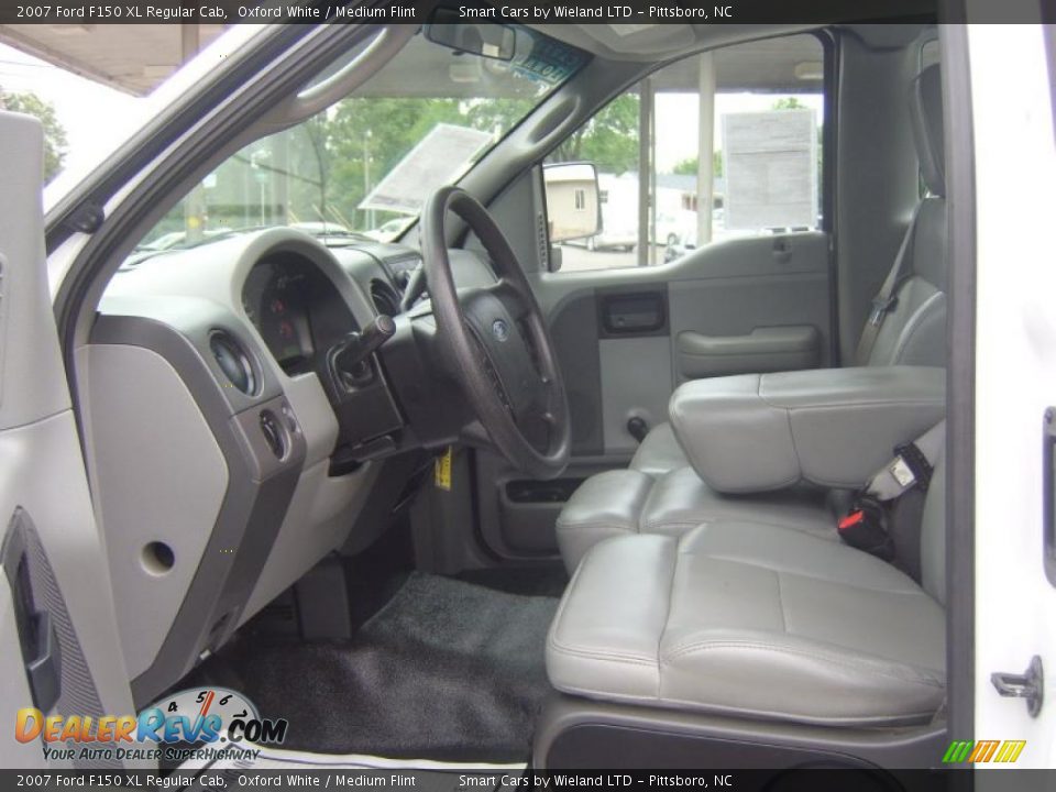 2007 Ford F150 XL Regular Cab Oxford White / Medium Flint Photo #13