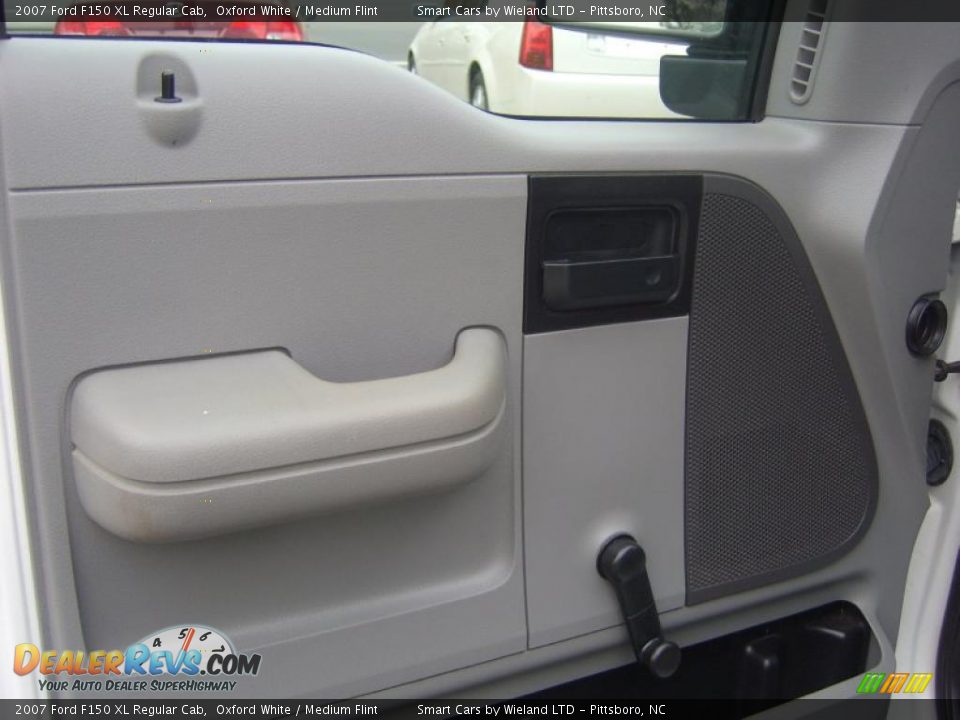 2007 Ford F150 XL Regular Cab Oxford White / Medium Flint Photo #14