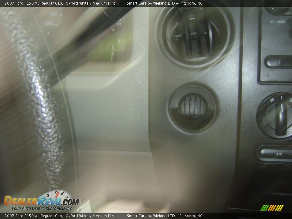 2007 Ford F150 XL Regular Cab Oxford White / Medium Flint Photo #15