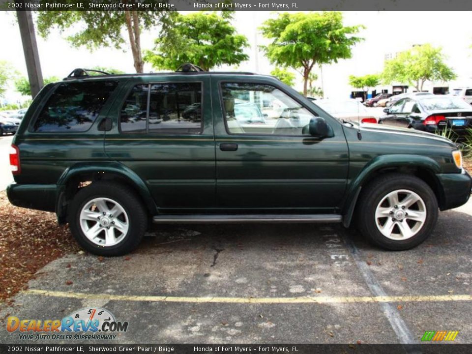 2002 Nissan Pathfinder LE Sherwood Green Pearl / Beige Photo #2