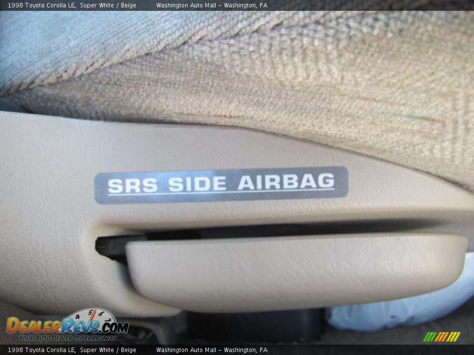 1998 Toyota Corolla LE Super White / Beige Photo #12