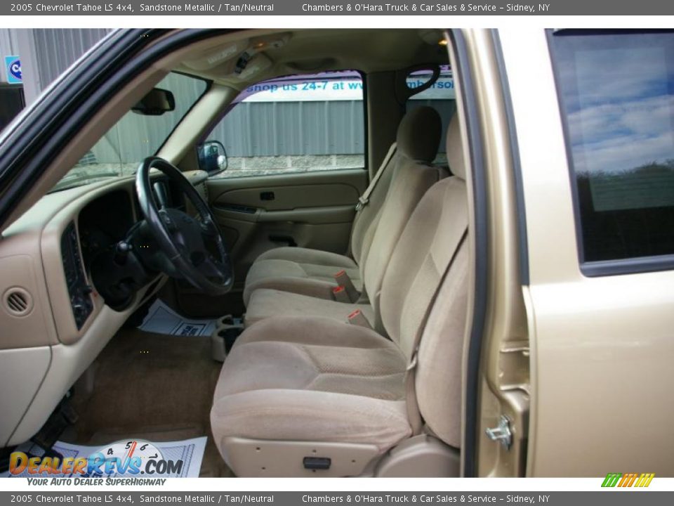 2005 Chevrolet Tahoe LS 4x4 Sandstone Metallic / Tan/Neutral Photo #3