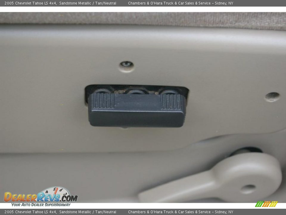 2005 Chevrolet Tahoe LS 4x4 Sandstone Metallic / Tan/Neutral Photo #4