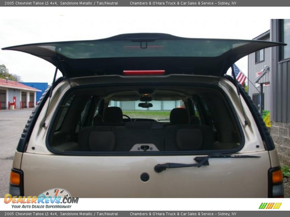 2005 Chevrolet Tahoe LS 4x4 Sandstone Metallic / Tan/Neutral Photo #14