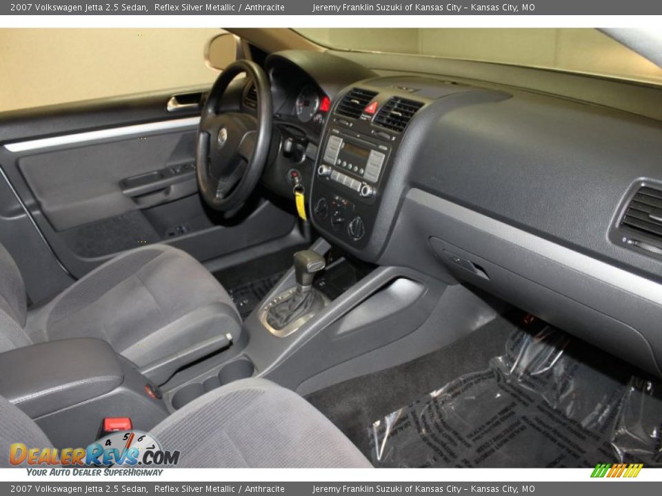 2007 Volkswagen Jetta 2.5 Sedan Reflex Silver Metallic / Anthracite Photo #8