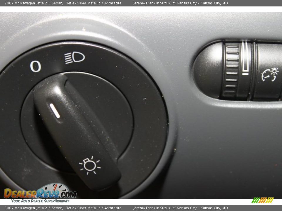 2007 Volkswagen Jetta 2.5 Sedan Reflex Silver Metallic / Anthracite Photo #21