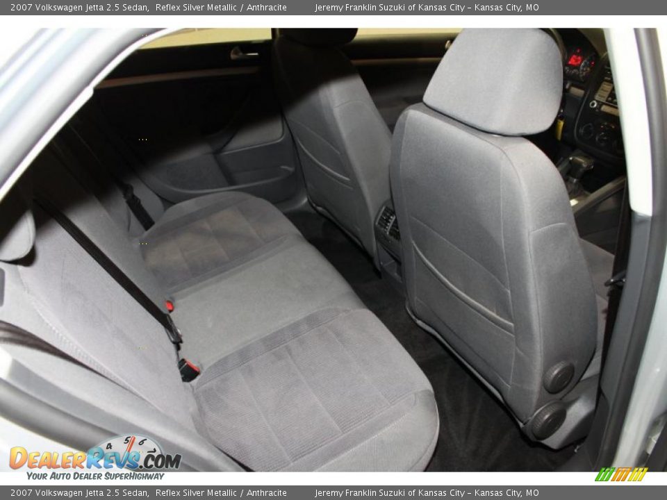 2007 Volkswagen Jetta 2.5 Sedan Reflex Silver Metallic / Anthracite Photo #30