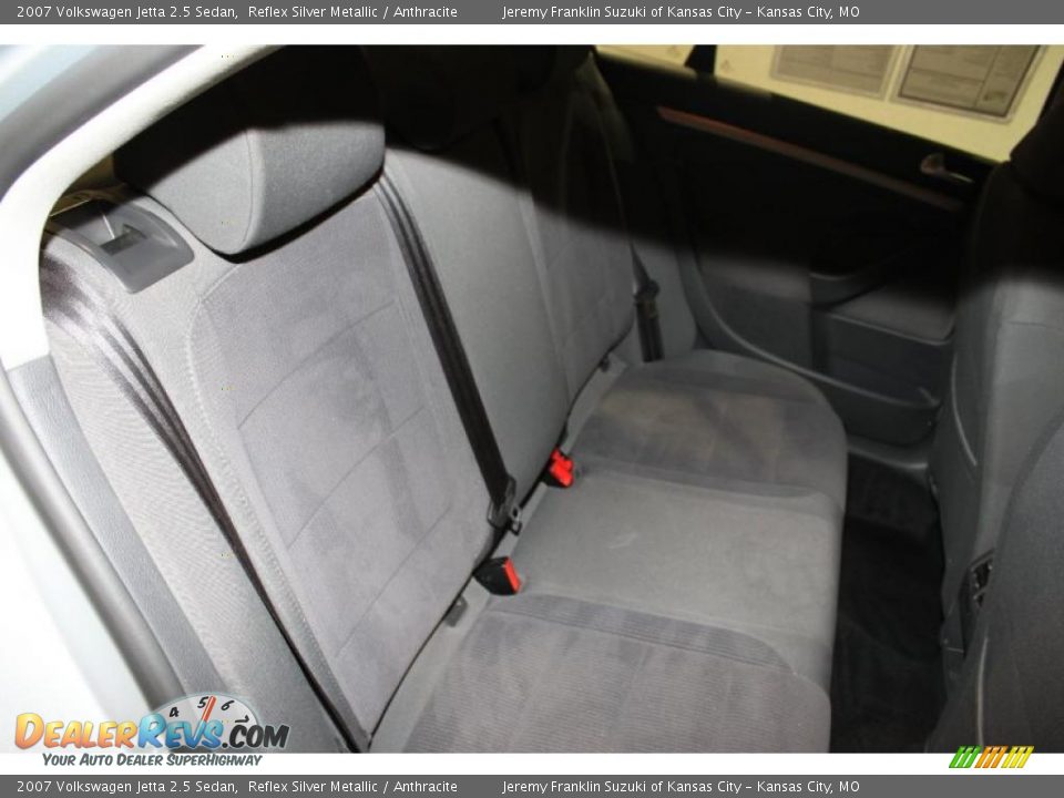 2007 Volkswagen Jetta 2.5 Sedan Reflex Silver Metallic / Anthracite Photo #31