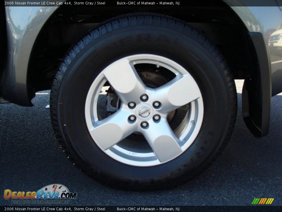 2006 Nissan Frontier LE Crew Cab 4x4 Storm Gray / Steel Photo #3