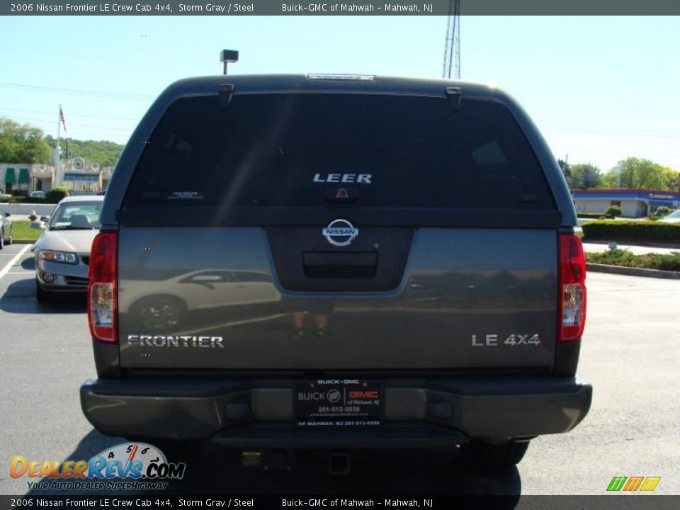 2006 Nissan Frontier LE Crew Cab 4x4 Storm Gray / Steel Photo #9