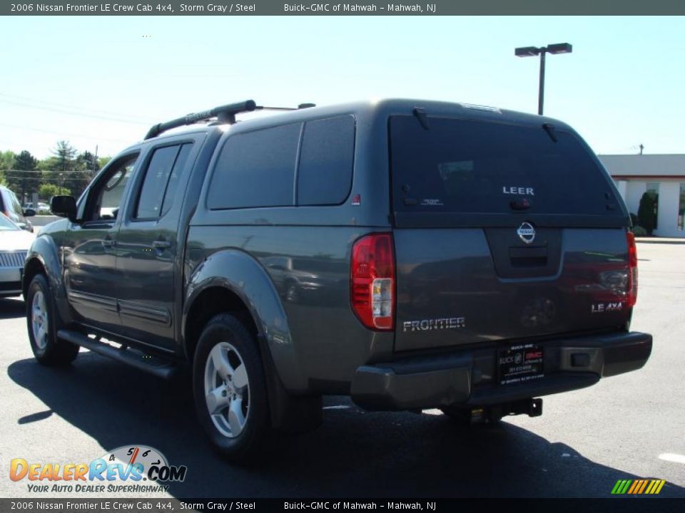 2006 Nissan Frontier LE Crew Cab 4x4 Storm Gray / Steel Photo #10