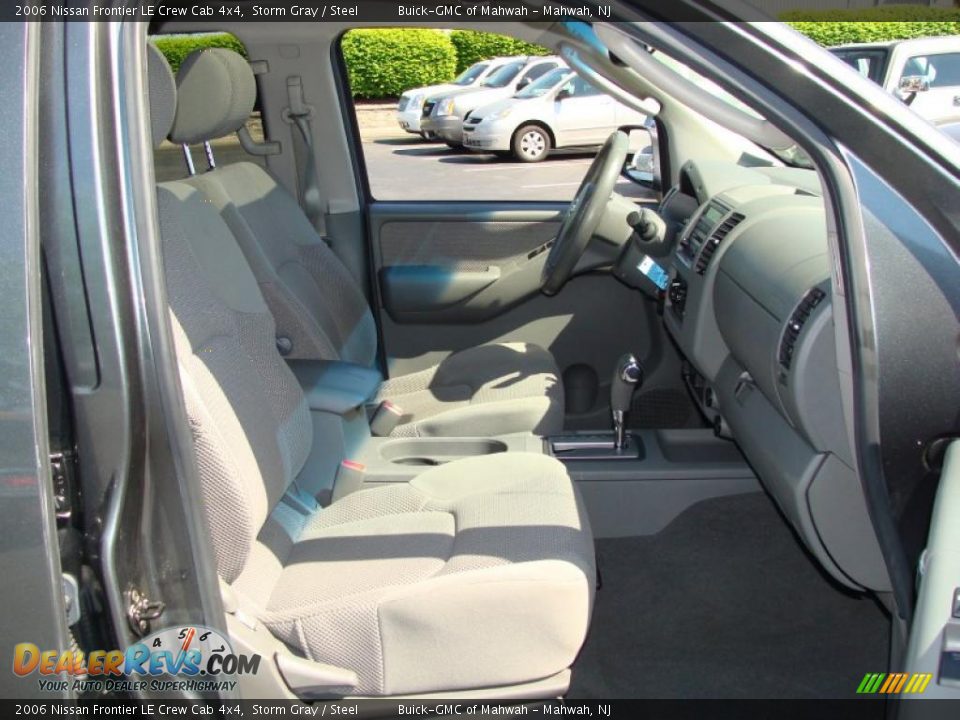 2006 Nissan Frontier LE Crew Cab 4x4 Storm Gray / Steel Photo #15