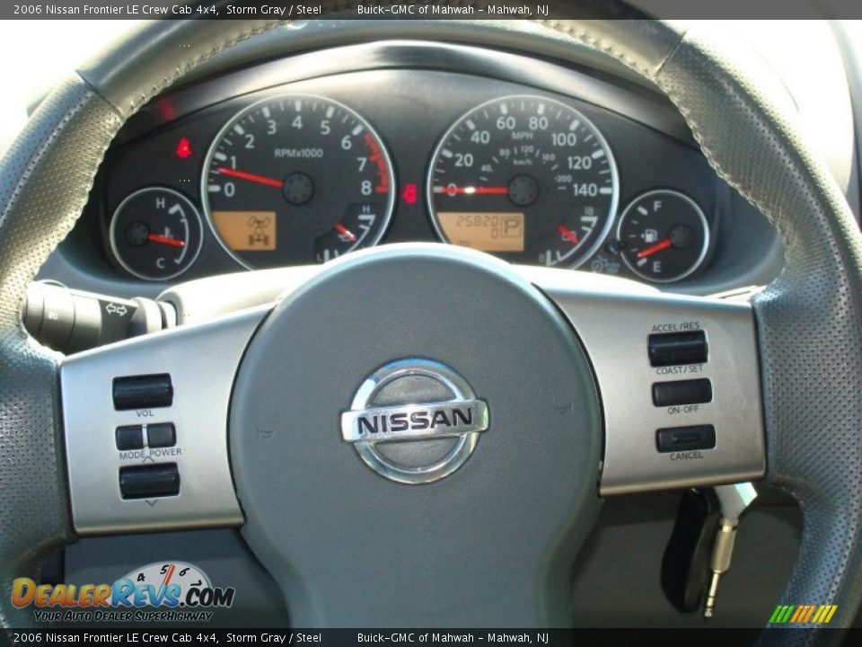 2006 Nissan Frontier LE Crew Cab 4x4 Storm Gray / Steel Photo #20
