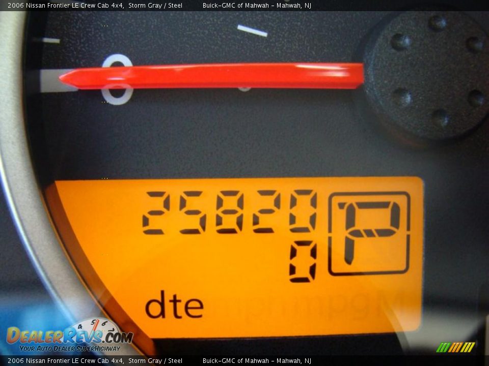 2006 Nissan Frontier LE Crew Cab 4x4 Storm Gray / Steel Photo #24