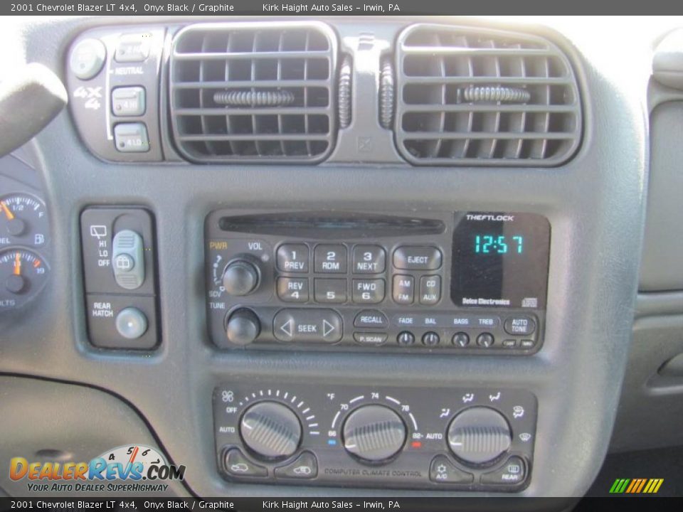2001 Chevrolet Blazer LT 4x4 Onyx Black / Graphite Photo #17