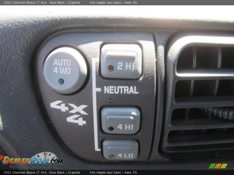 2001 Chevrolet Blazer LT 4x4 Onyx Black / Graphite Photo #18