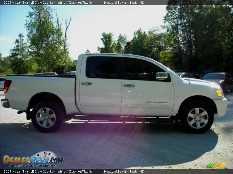2005 Nissan Titan LE Crew Cab 4x4 White / Graphite/Titanium Photo #2