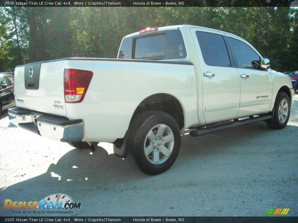 2005 Nissan Titan LE Crew Cab 4x4 White / Graphite/Titanium Photo #3