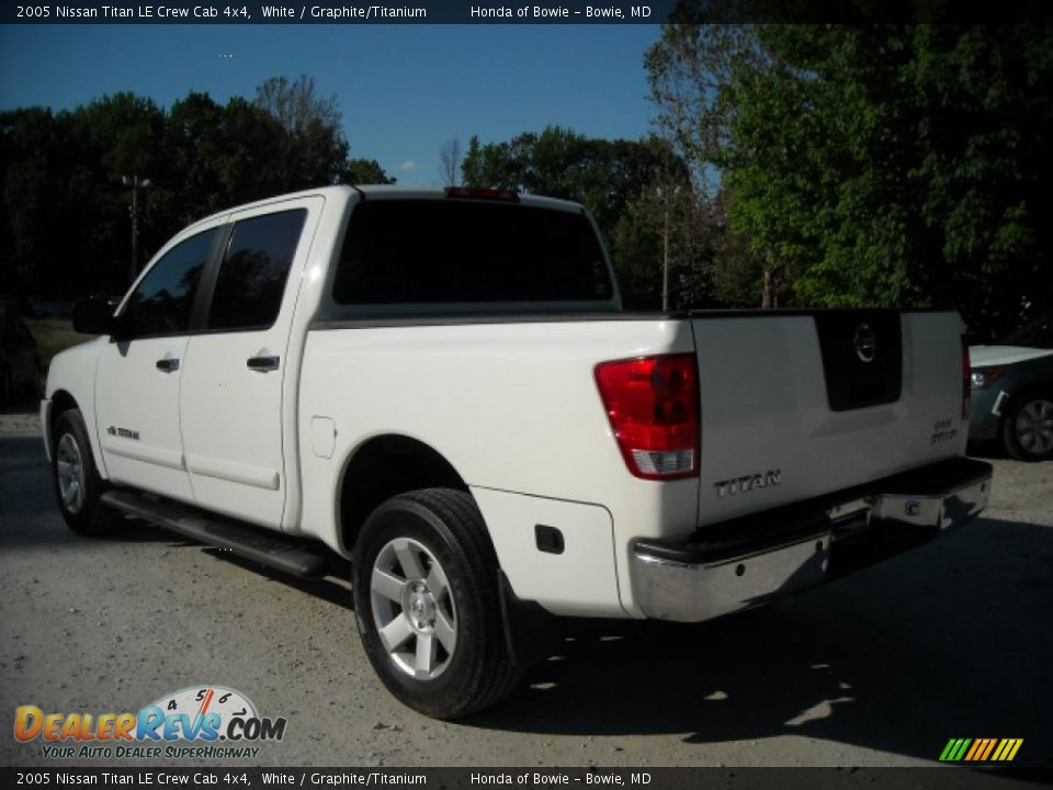 2005 Nissan Titan LE Crew Cab 4x4 White / Graphite/Titanium Photo #5
