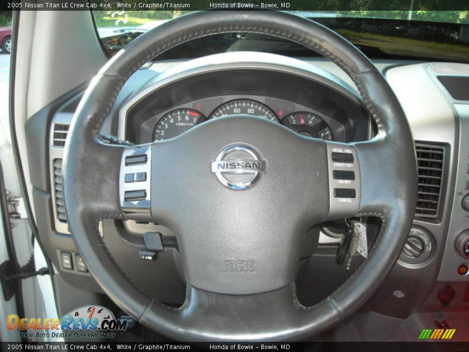2005 Nissan Titan LE Crew Cab 4x4 White / Graphite/Titanium Photo #18
