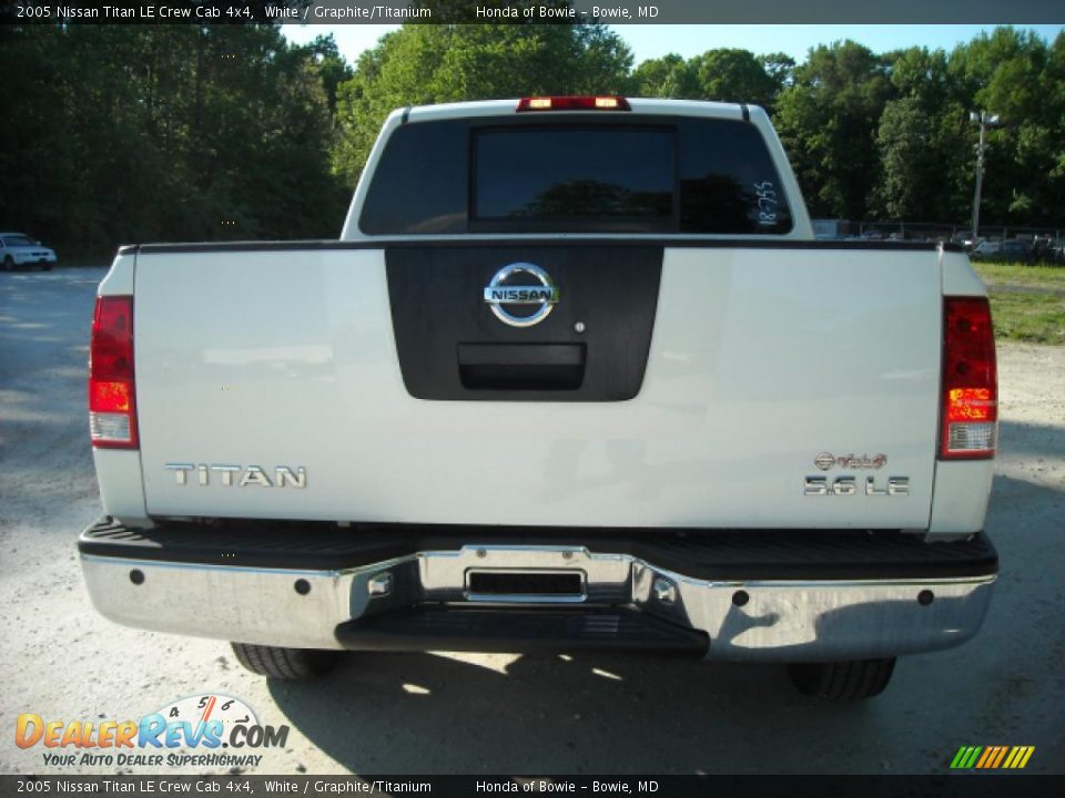 2005 Nissan Titan LE Crew Cab 4x4 White / Graphite/Titanium Photo #20